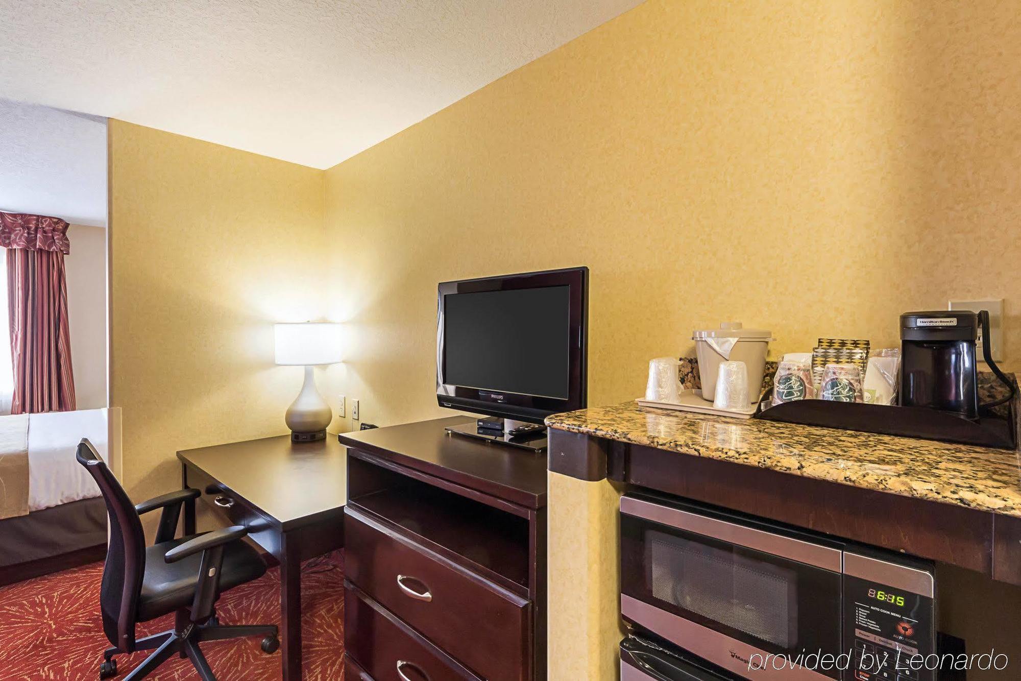Comfort Suites Airport Wichita Esterno foto